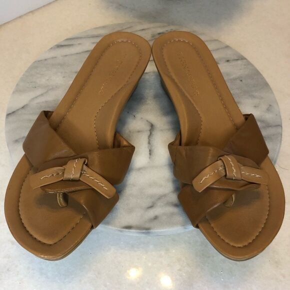 Tignanello tan thong sandals size 7 - Picture 3 of 8